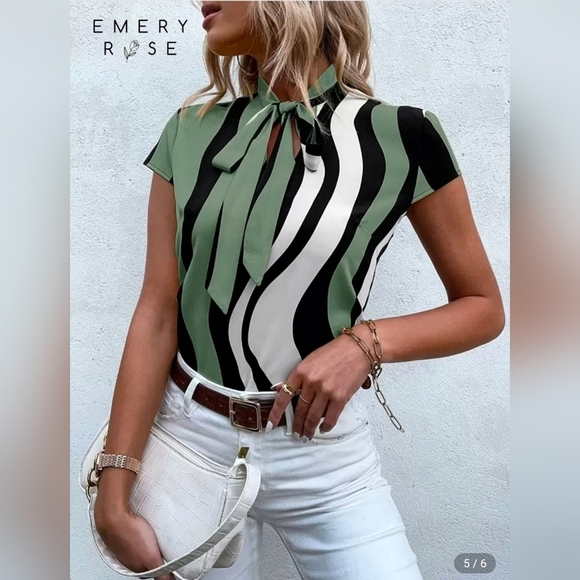 SHEIN Tops - SHEIN Green and Black Wave Pattern Blouse Size Medium
